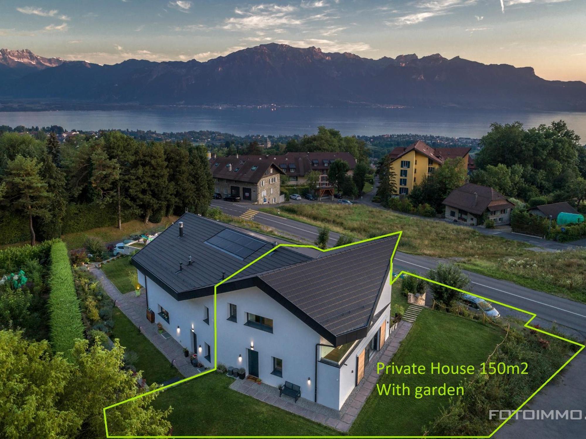 Montreux Holiday Home Room photo